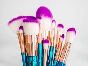 Different types of makeup brushes and their uses