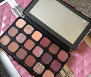 Makeup revolution eyeshadow palette